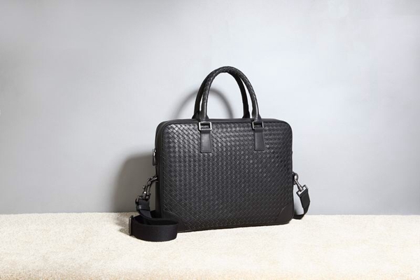 ボッテガヴェネタバッグ背面デザイン